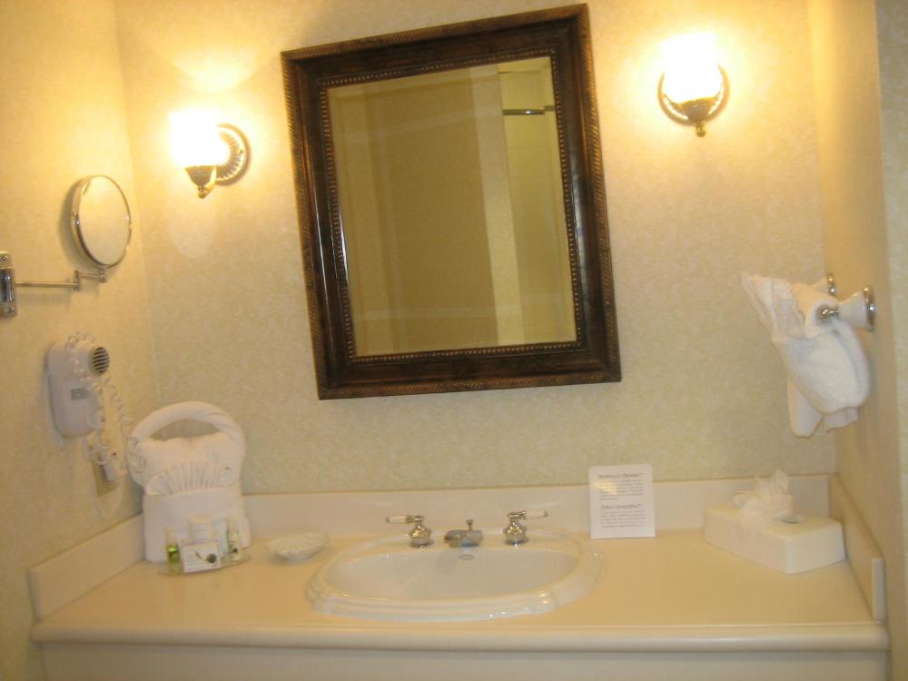 Standard Room with Two Double Beds interior